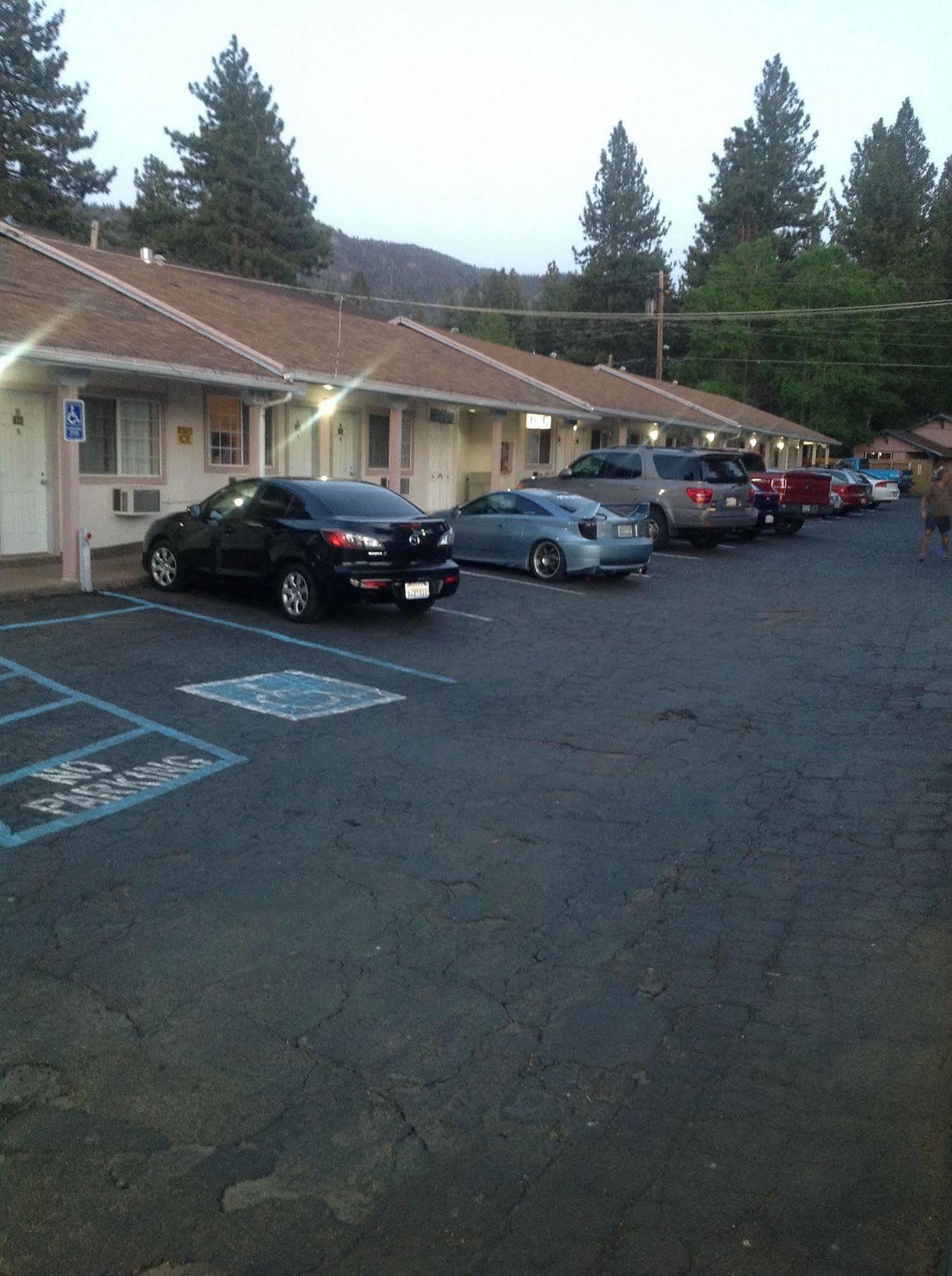 Bluebird Day Inn & Suites South Lake Tahoe Bagian luar foto